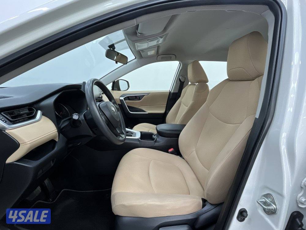 TOYOTA RAV401 4X2 STANDARD OPTION4