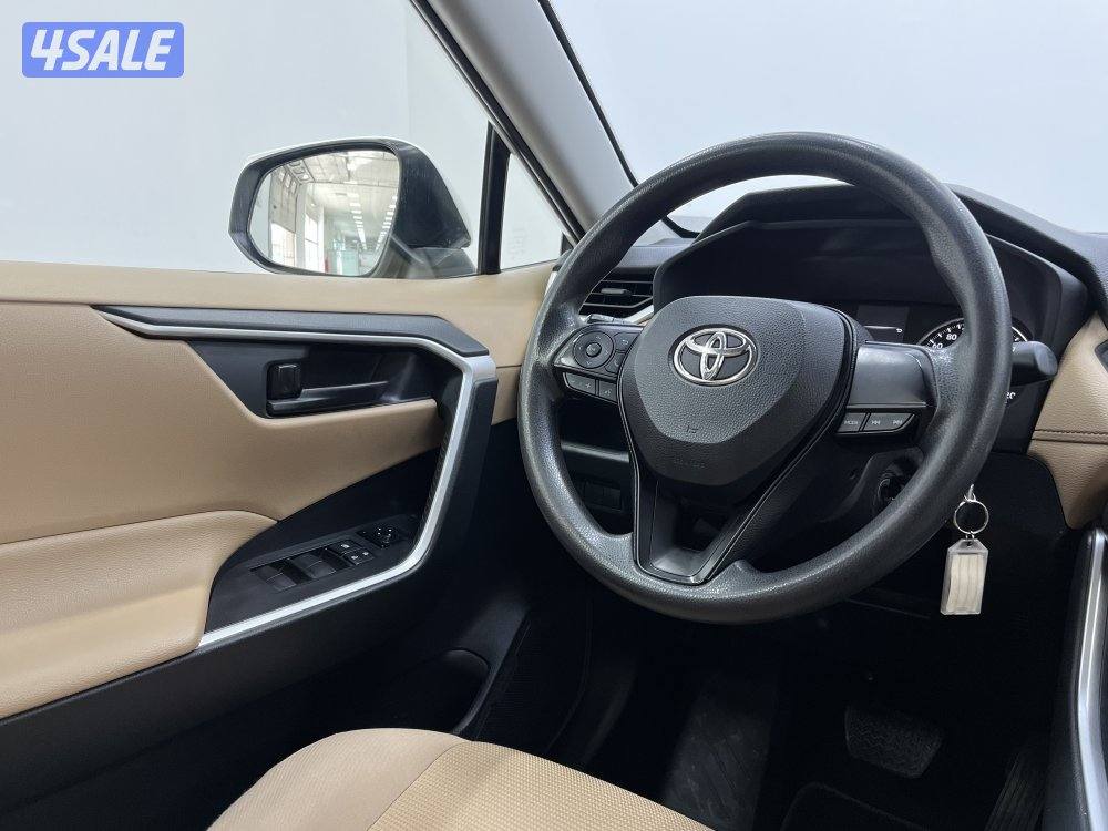 TOYOTA RAV401 4X2 STANDARD OPTION12