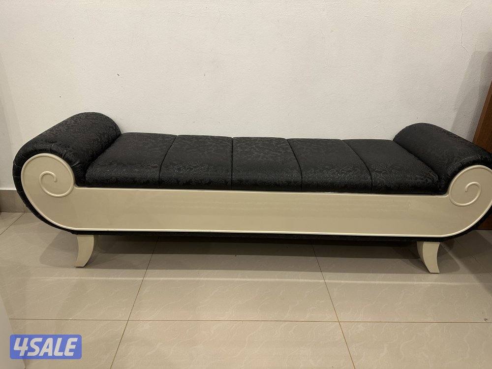 مقعد نهاية  السرير حالة نظيف و ممتاز2