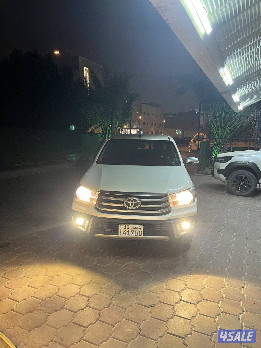 للبيع تويوتا هايلكس قير توماتيك موديل 20171