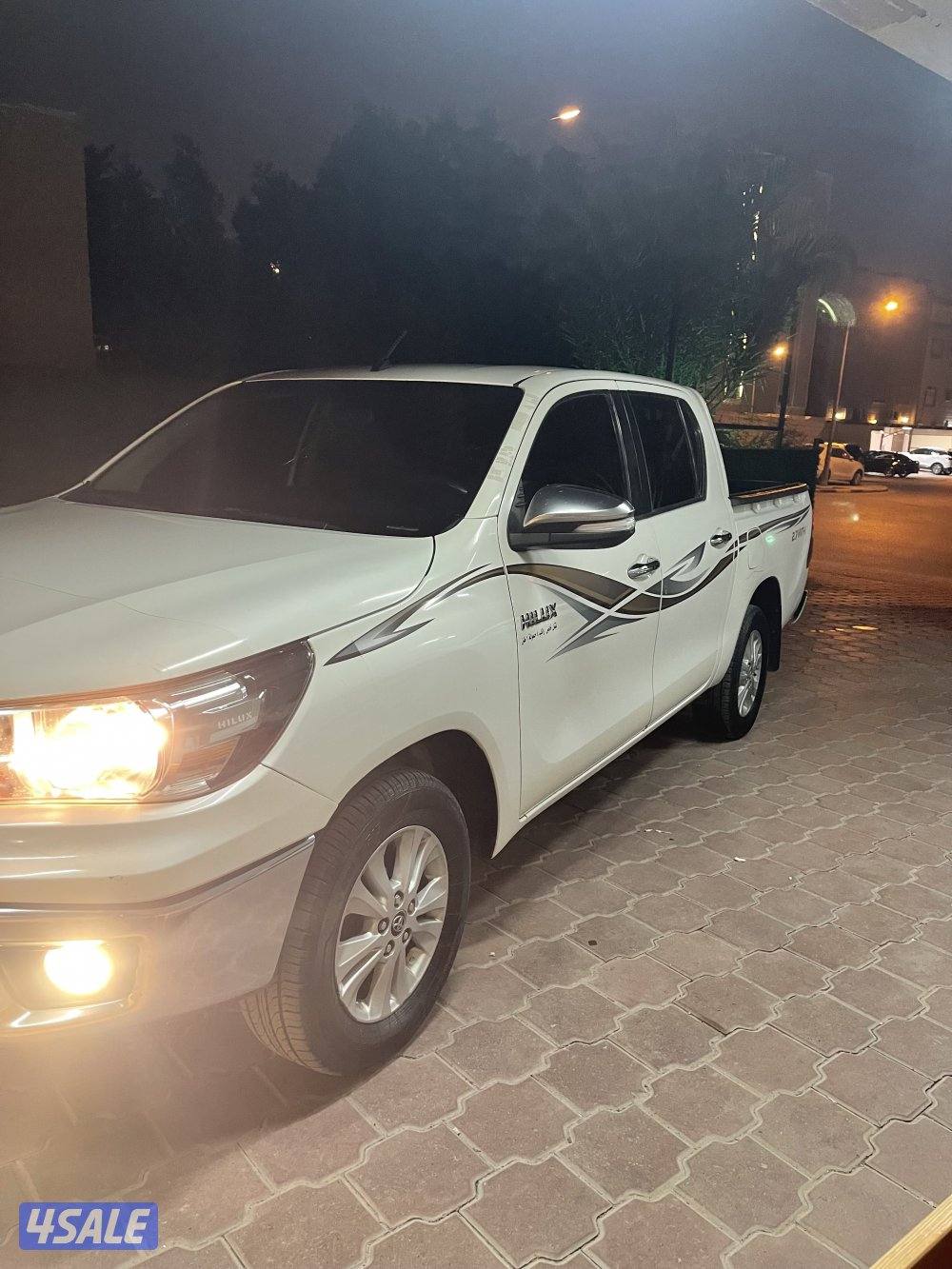 للبيع تويوتا هايلكس قير توماتيك موديل 20172