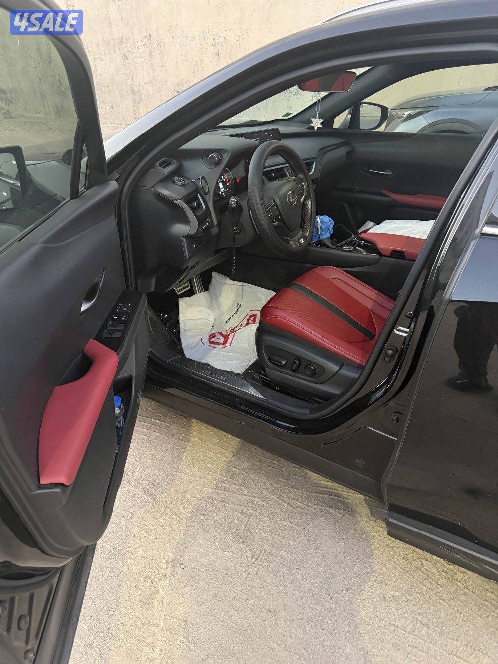 للبيع لكزس ux 2020 f sport الدرجه الاولى1