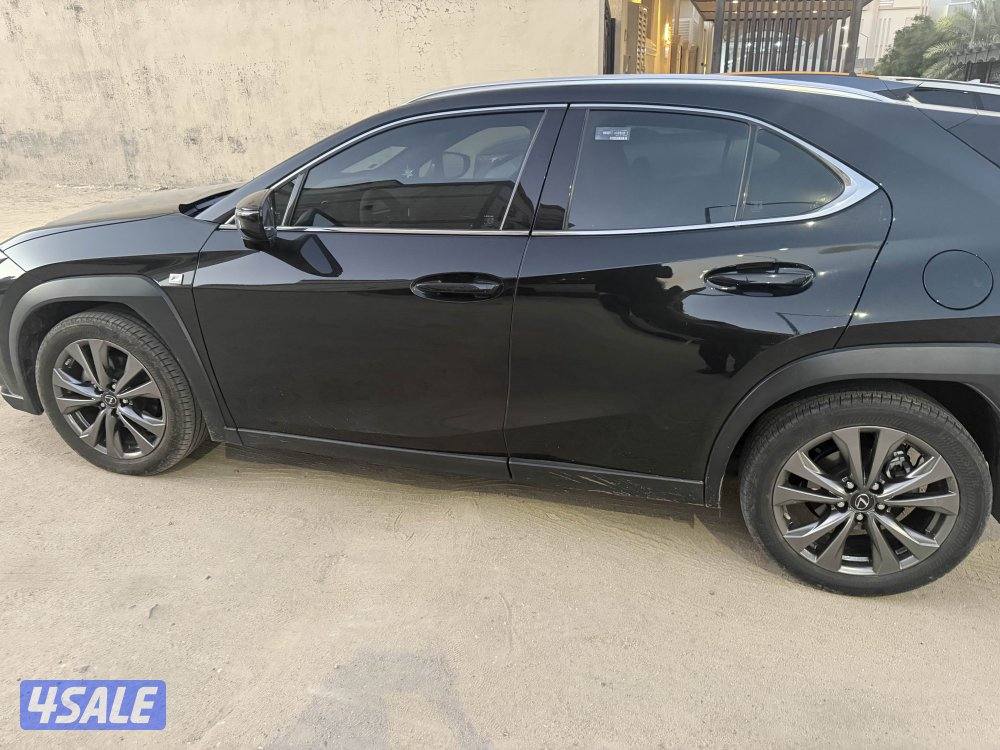للبيع لكزس ux 2020 f sport الدرجه الاولى3