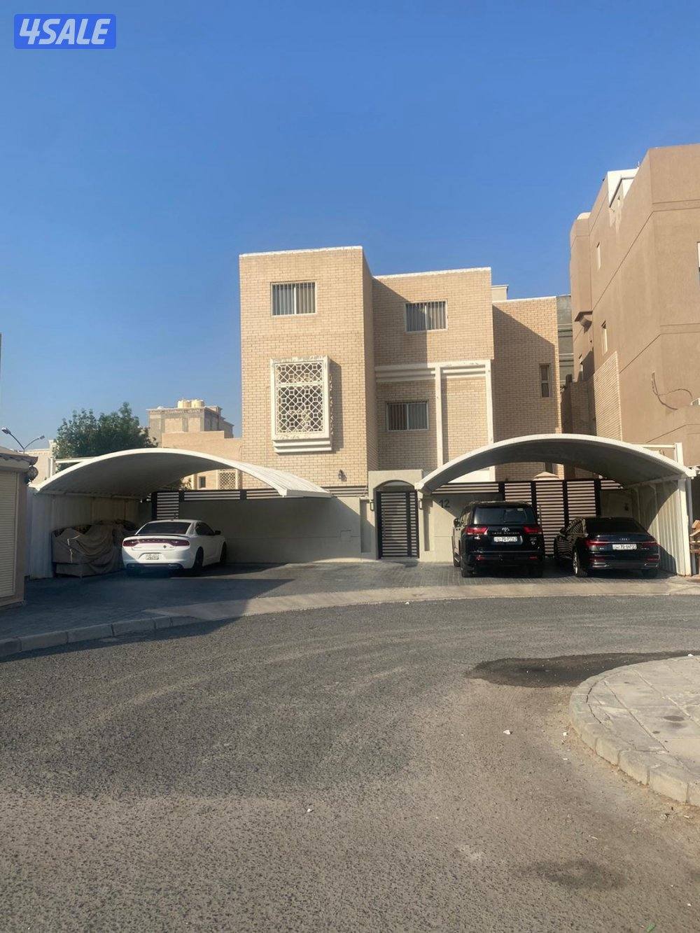 للبيع جابر العلى قطعة 7 بيت حكومى دورين ونص زاوية شارعين وثيقة حرة0