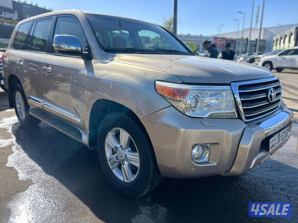 لاند كروزر GXR-V8 موديل 2013 ماشى 376.000 k.m وارد الساير .1