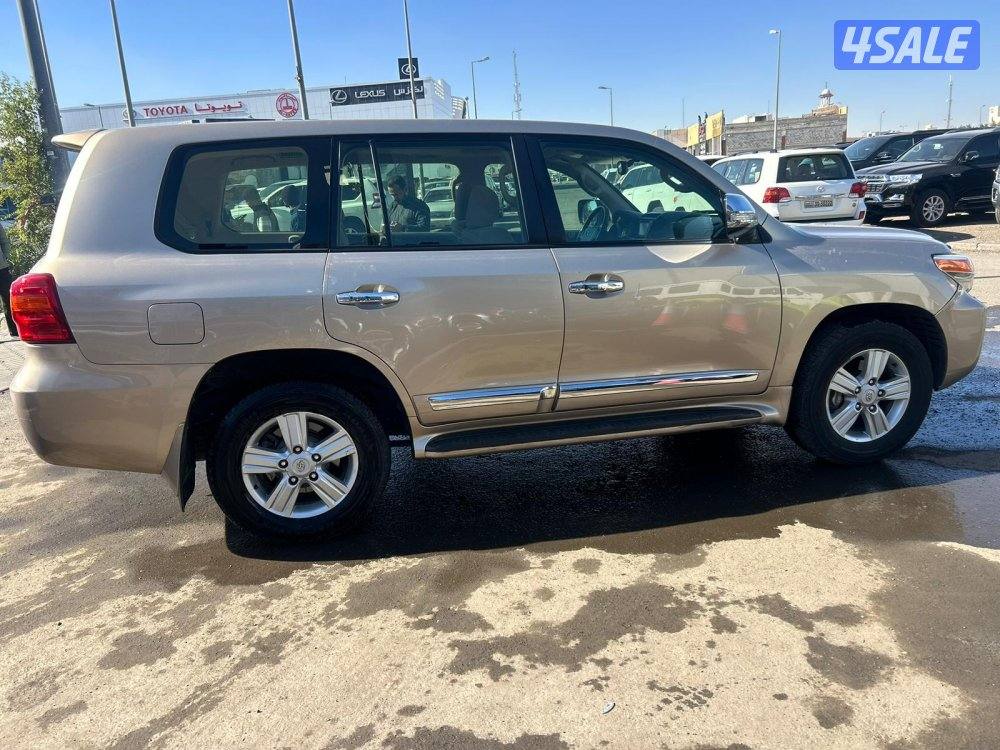 لاند كروزر GXR-V8 موديل 2013 ماشى 376.000 k.m وارد الساير .2