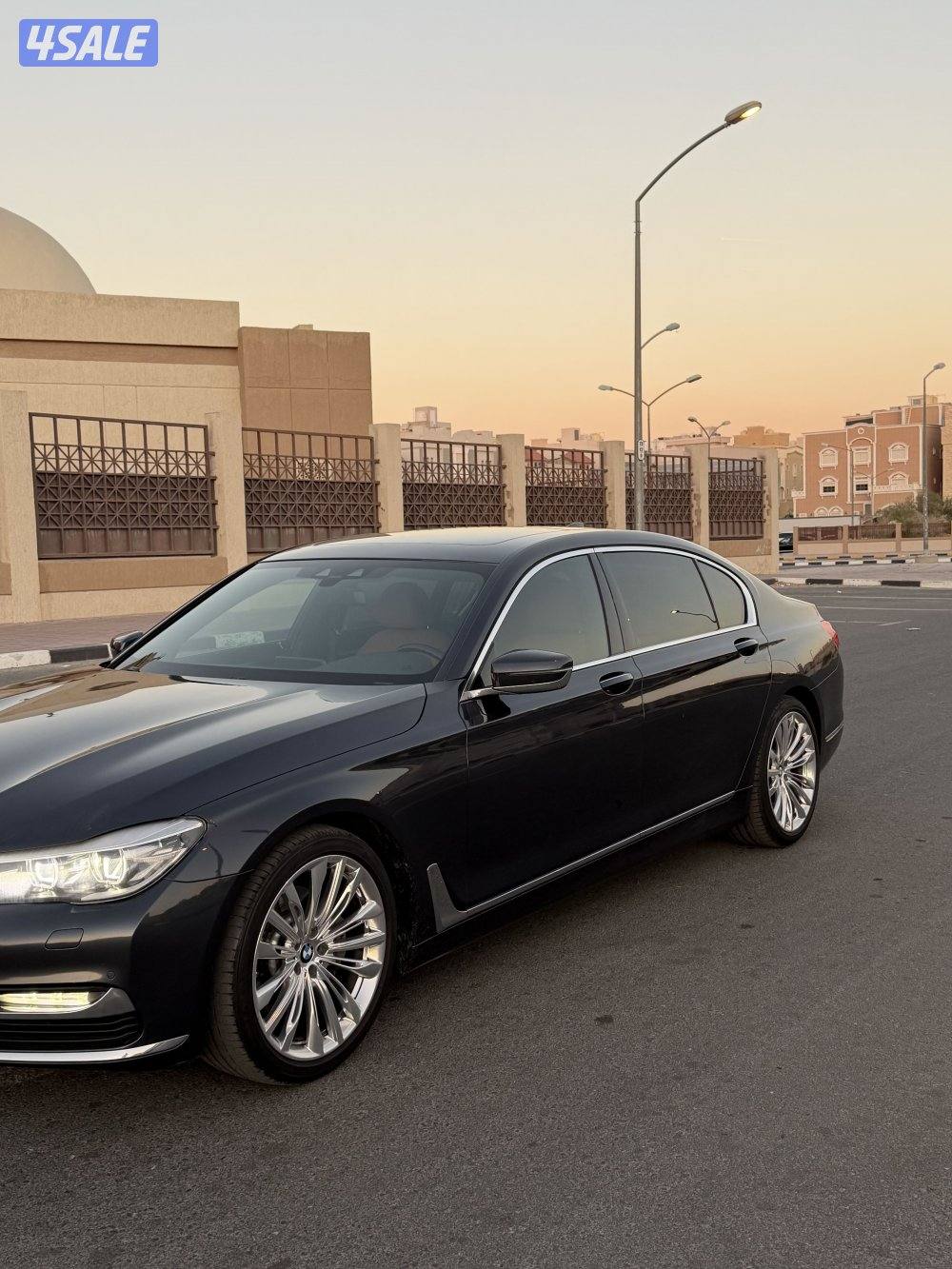 للبيع بي ام دبليو 730Liصبغ الوكاله4