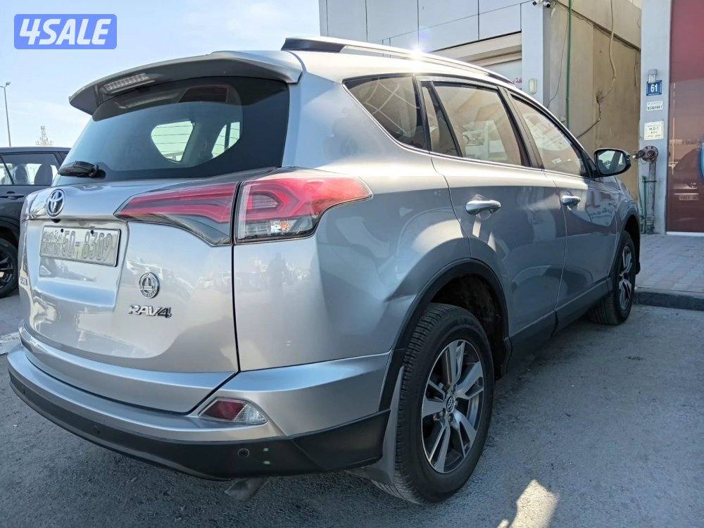 راف 4 موديل 2018 ماشي 180 الف صبغ الوكالة ماعدا قطعتين شرط الفحص5