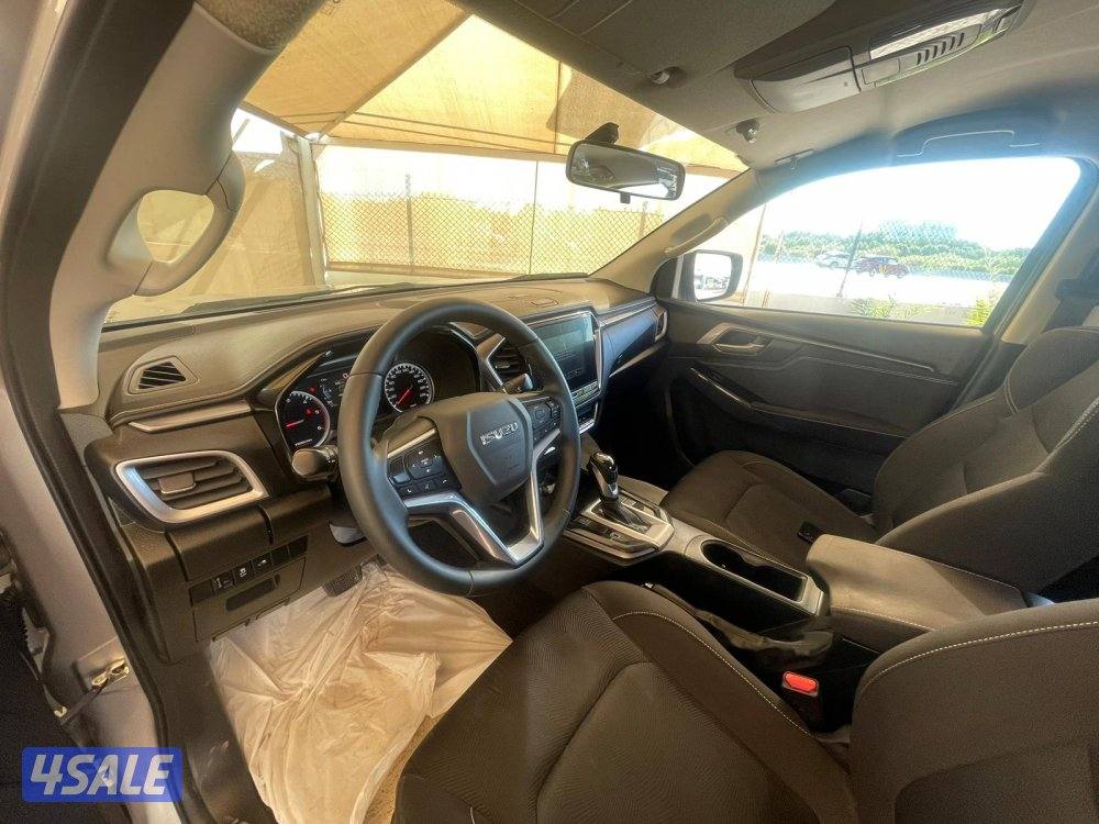 للبيع وانيت ايسوزو موديل 2022 ديزل شرط الفحص8