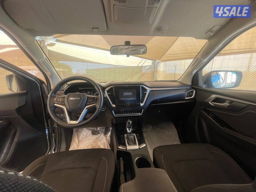 للبيع وانيت ايسوزو موديل 2022 ديزل شرط الفحص7