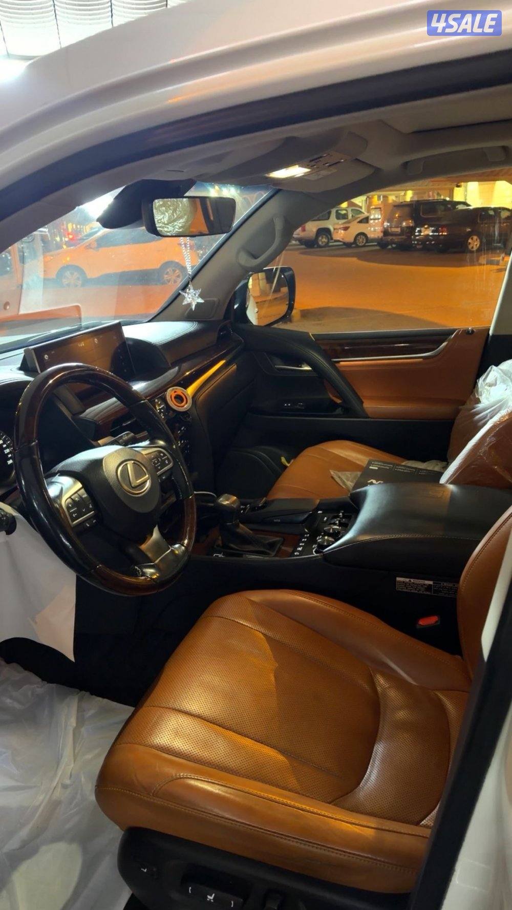 لكزس LX570 الساير 2017 درجه اولى عداد 207 الف3