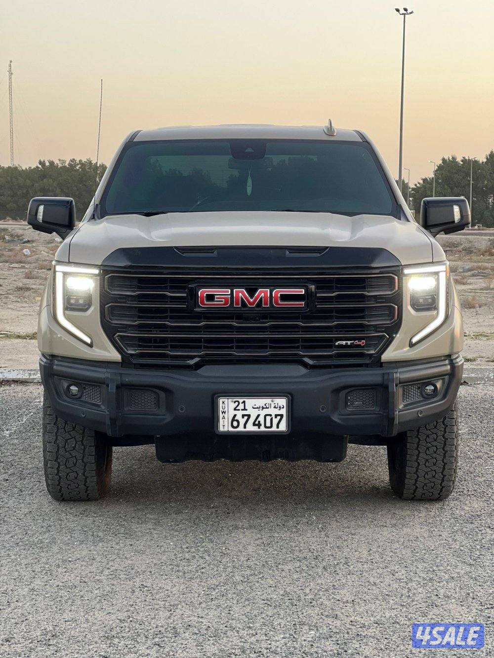 للبيع سييرا AT4( دبل قير ) موديل 2022 ماشي 68 الف5