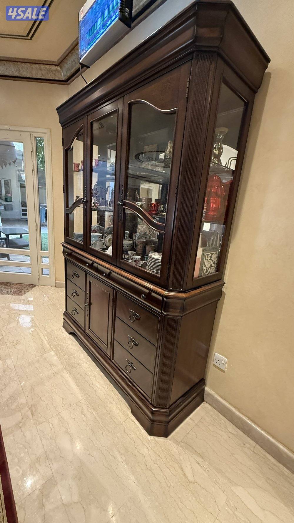 طاولت طعام + ٨ كراسي + بوفيه .. كما في الصور المرفقة مع الاعلان5