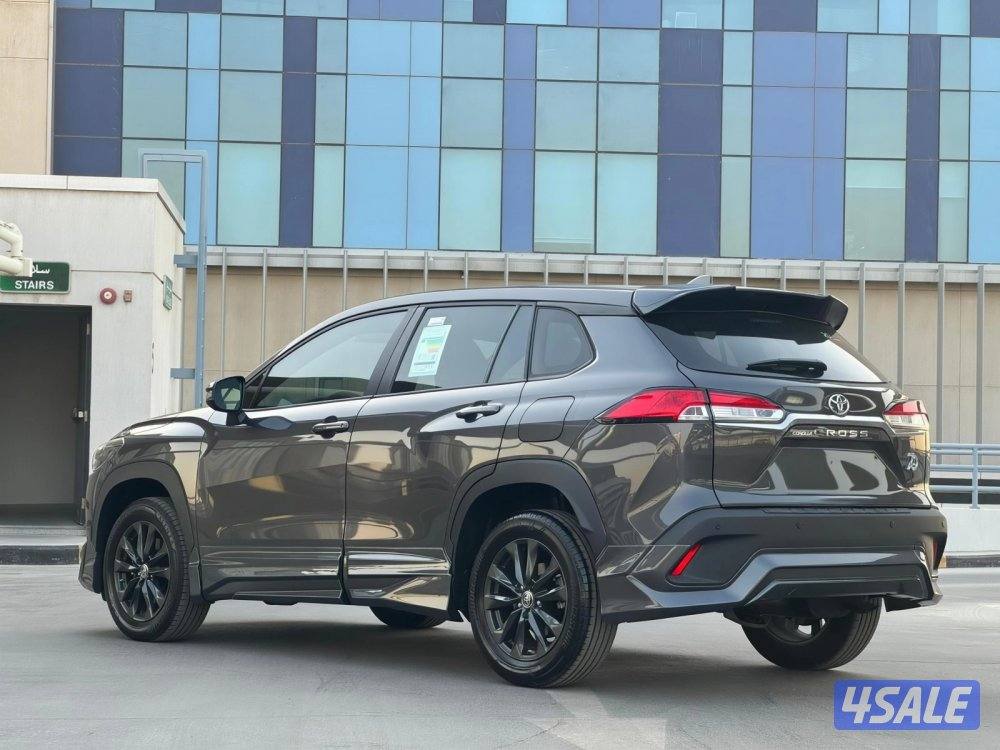 للبيع تويوتا كورولا كروس موديل 2024 عداد شبه اصفار صبغ وكالة3