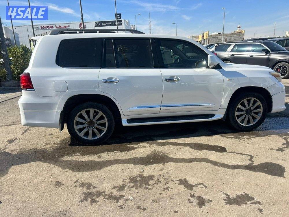 لكزس LX570 درجة اولى موديل 2011 ماشى 319.000 k.m2