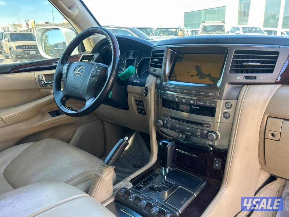 لكزس LX570 درجة اولى موديل 2011 ماشى 319.000 k.m7