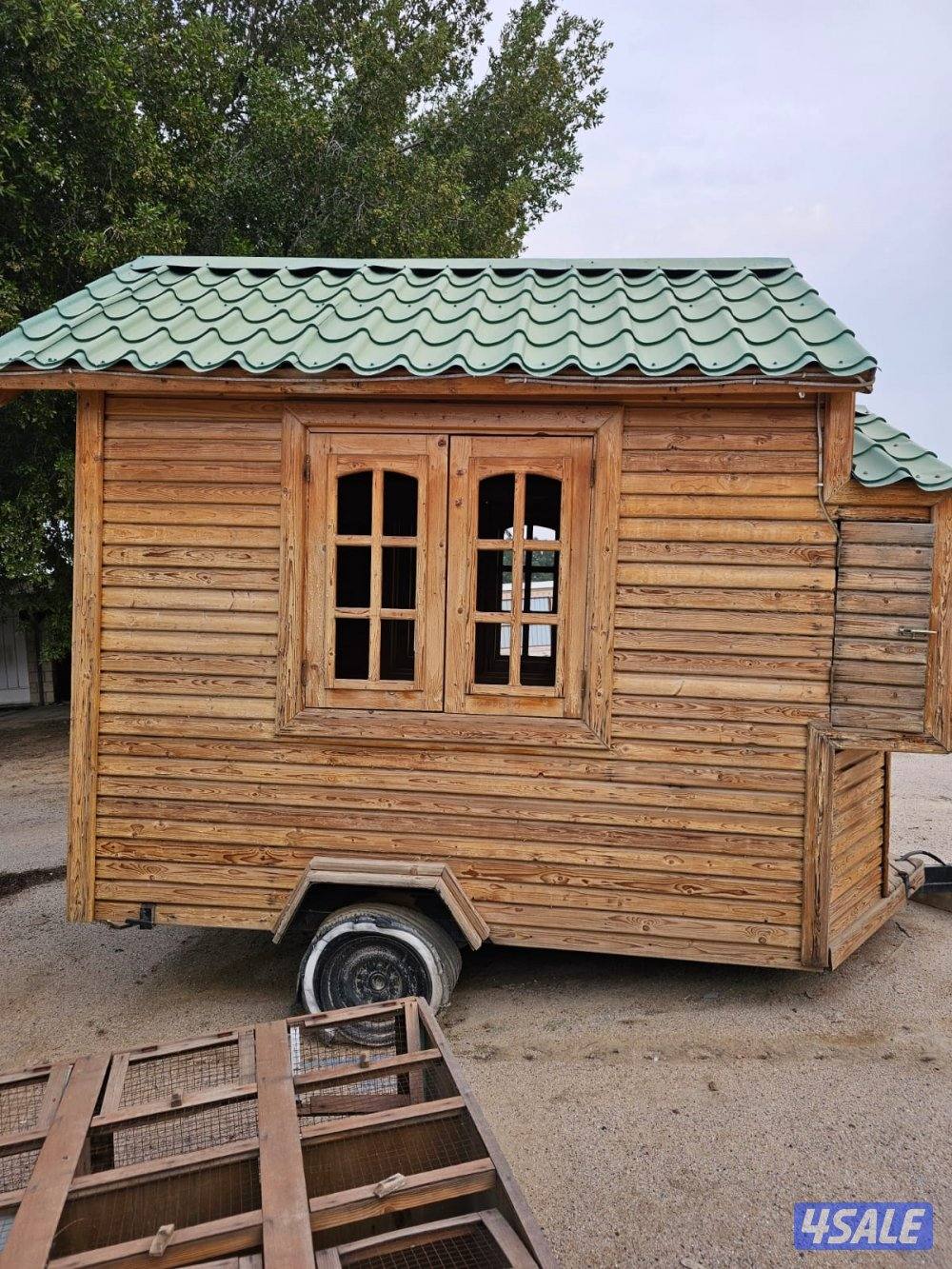 للبيع كوخ خشبي و شاليهات0