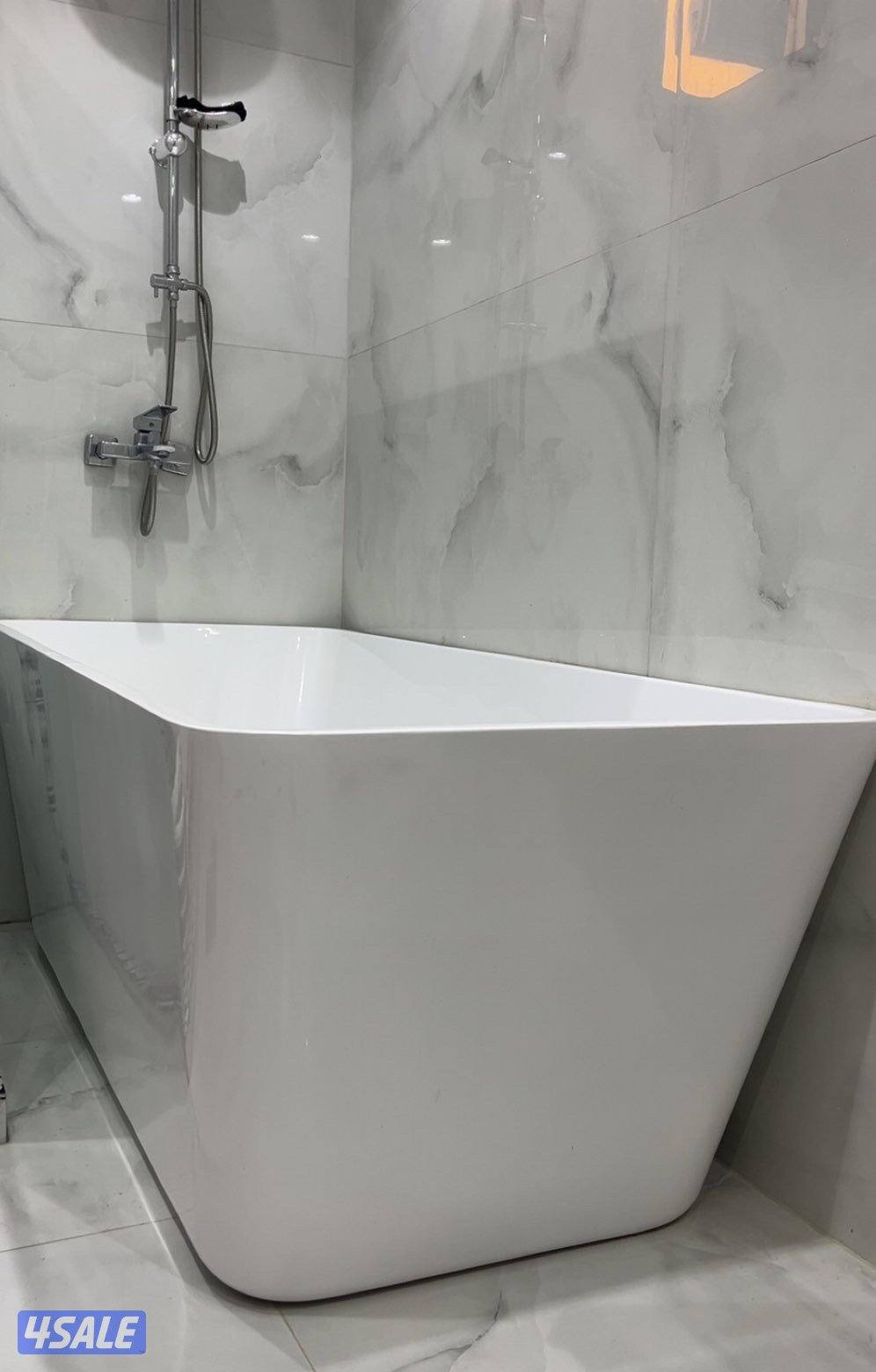 بانيو متحرك   استخدام مرتين فقط  الشراء ب١٨٠ سعر البيع ٦٠ دينار.1