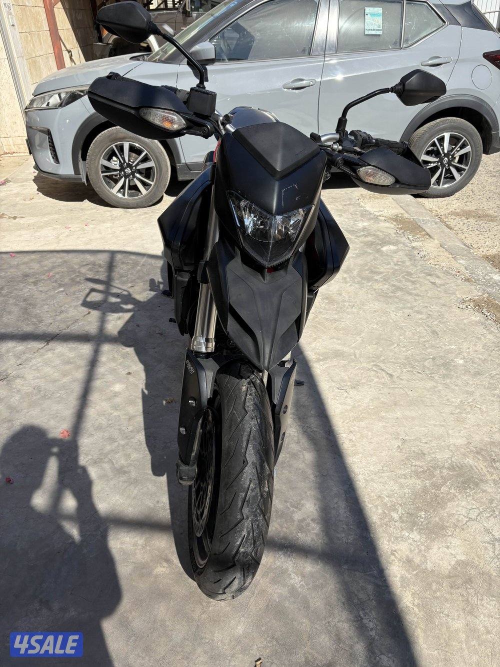 Ducati Hypermotard 8210