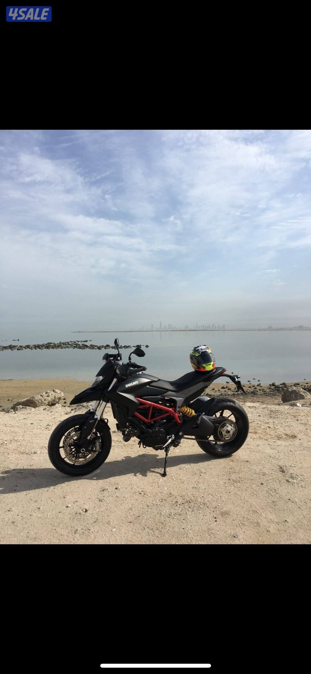 Ducati Hypermotard 8213