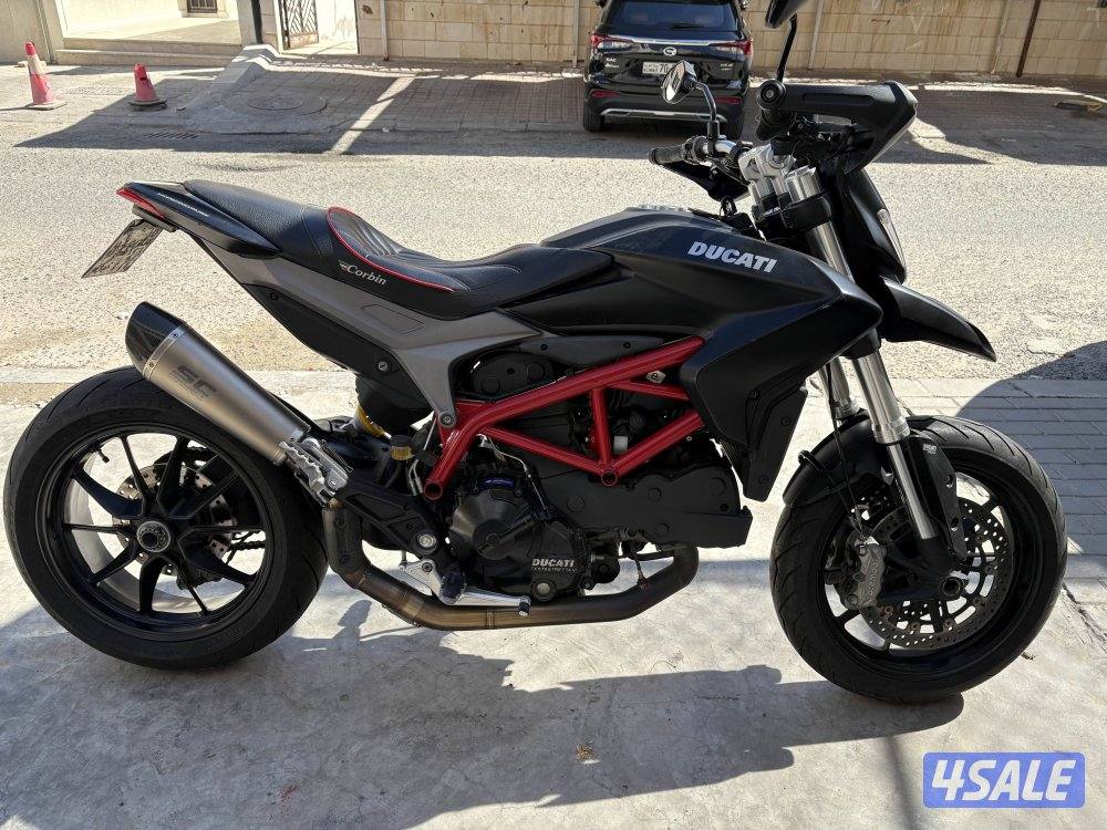 Ducati Hypermotard 8214