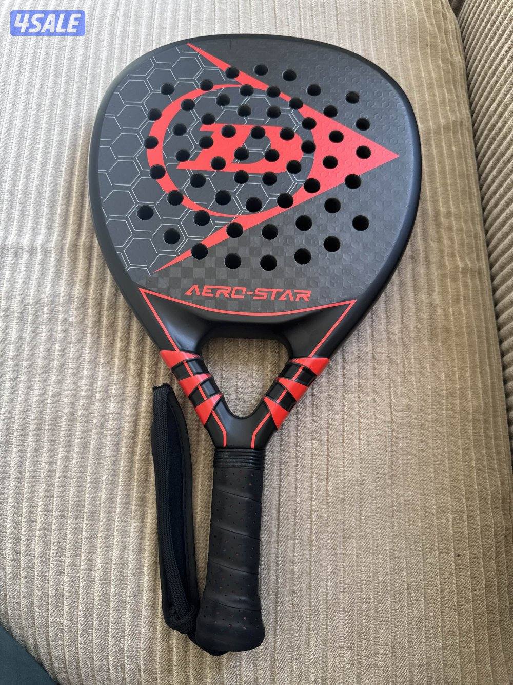 للبيع مضرب بادل مو مستعمل الا مره وحده كان ٧٧دينار الصامل ما رح اقصرمع1