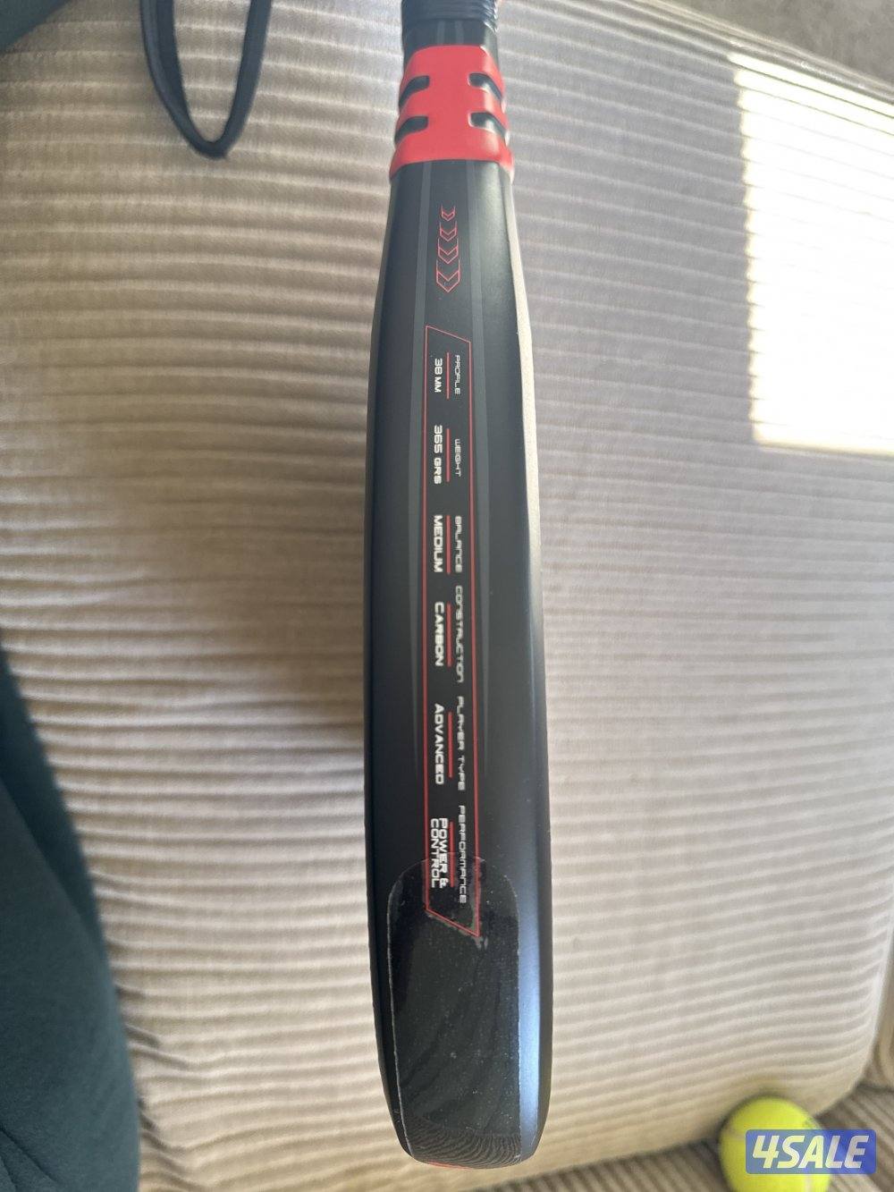 للبيع مضرب بادل مو مستعمل الا مره وحده كان ٧٧دينار الصامل ما رح اقصرمع2