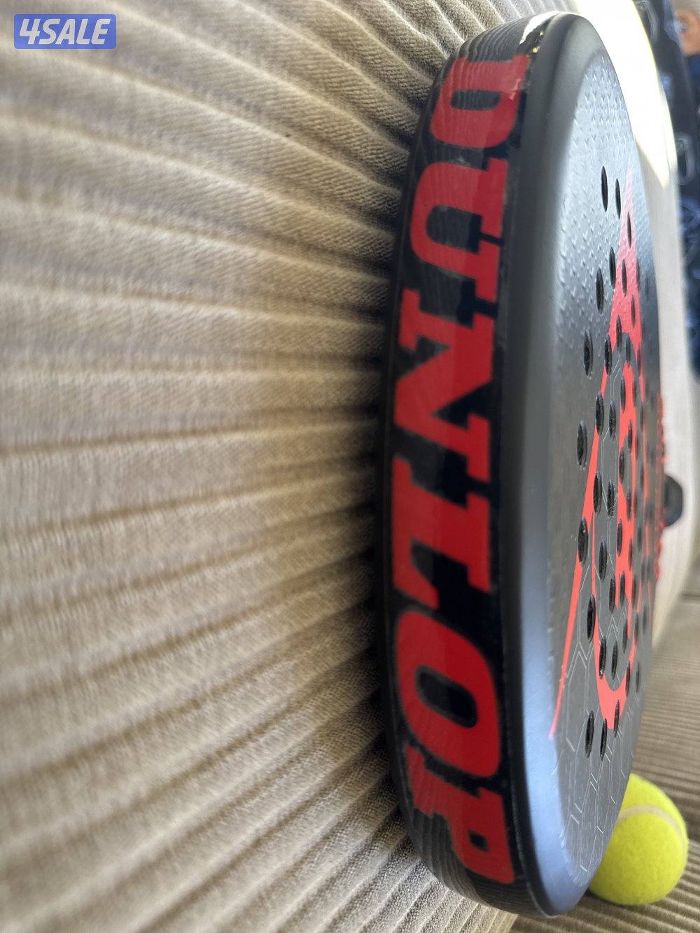 للبيع مضرب بادل مو مستعمل الا مره وحده كان ٧٧دينار الصامل ما رح اقصرمع3