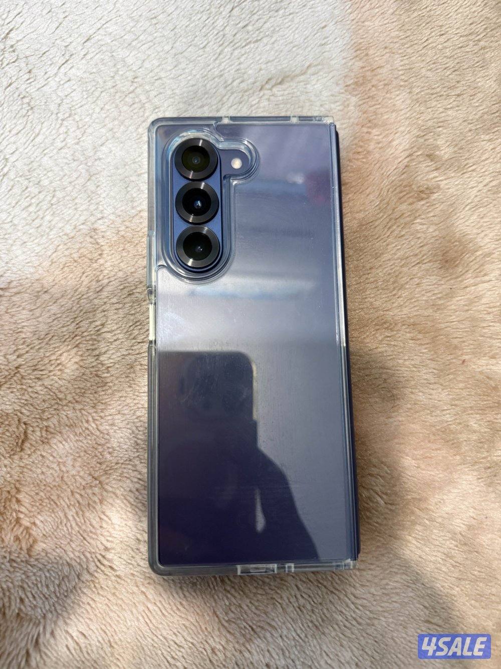 Samsung fold 6 -12gb ram 256 gb memory like as new only 6 month use1