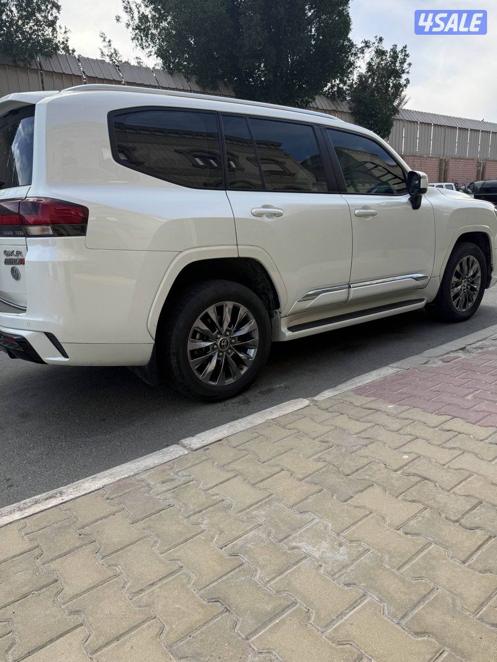 للبيع لاندكروزر توين تيربو 20232