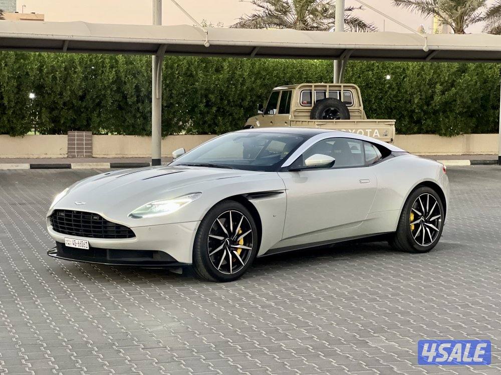 استون مارتن DB11 موديل 2017 ماشي 30 الف0