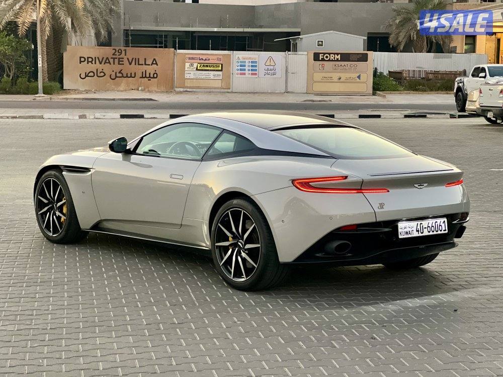 استون مارتن DB11 موديل 2017 ماشي 30 الف1