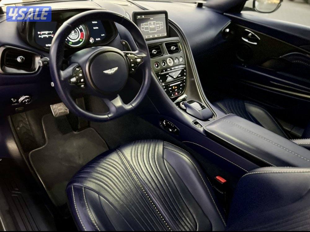 استون مارتن DB11 موديل 2017 ماشي 30 الف2