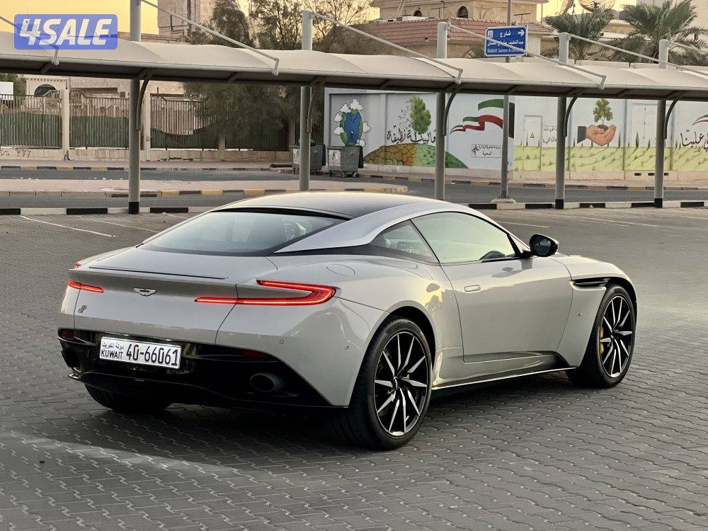 استون مارتن DB11 موديل 2017 ماشي 30 الف3