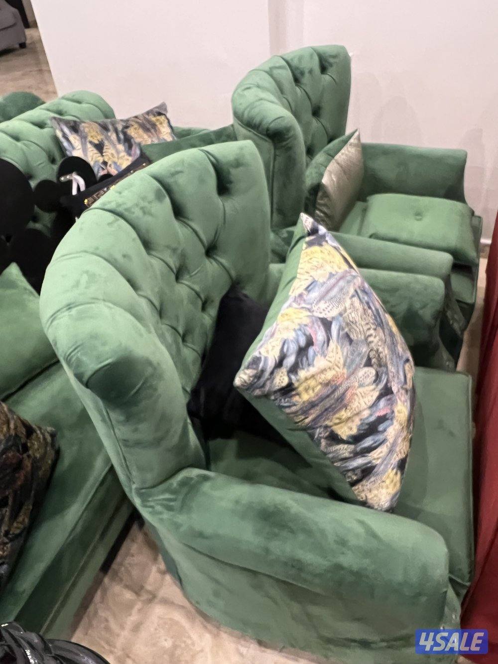 اثاث جلوس طقم واحد 100 طقم ونصف 2002