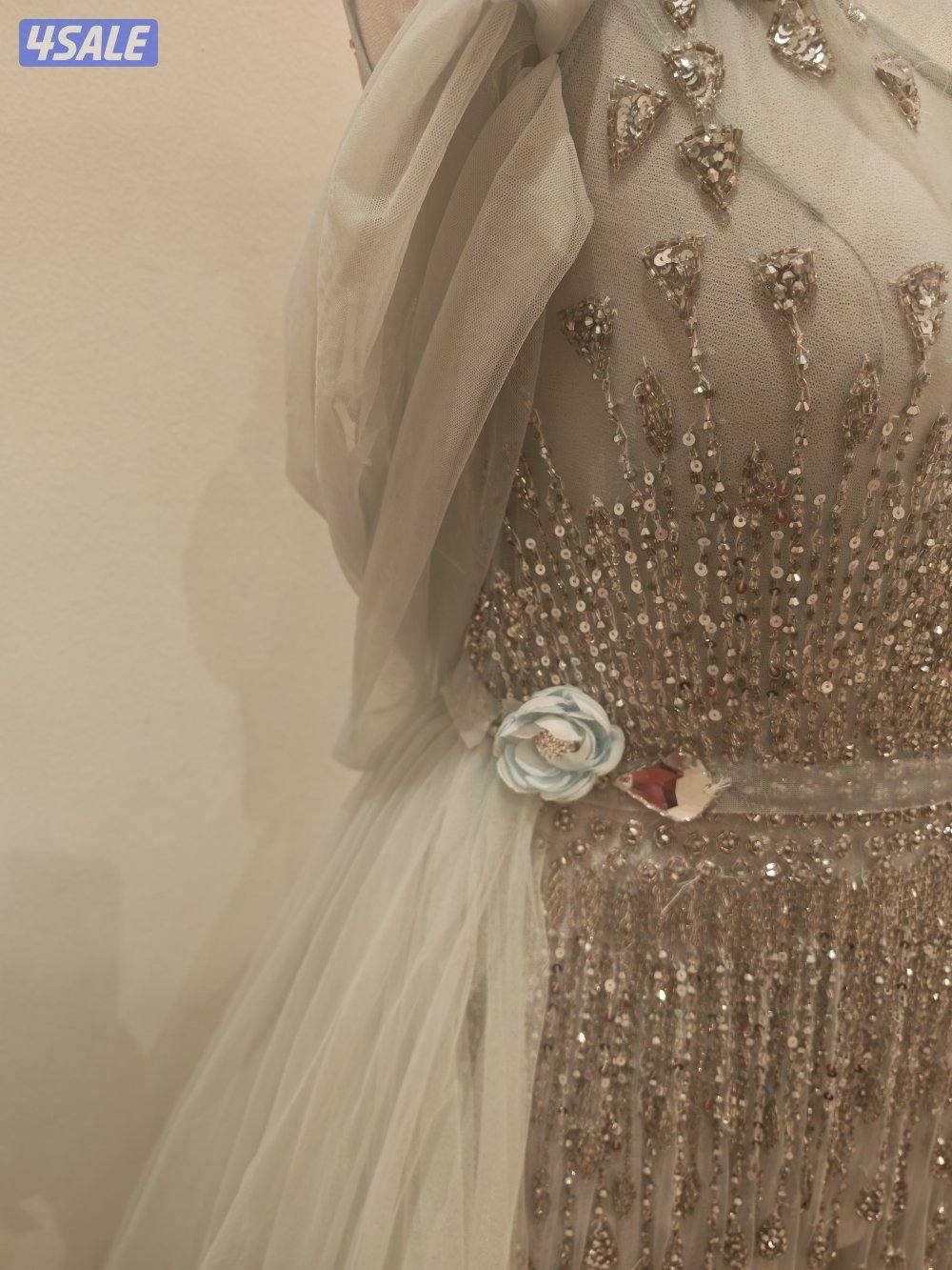 فستان عرس راقي مصنوع من التور ومشكوك بالأحجار والترتر0