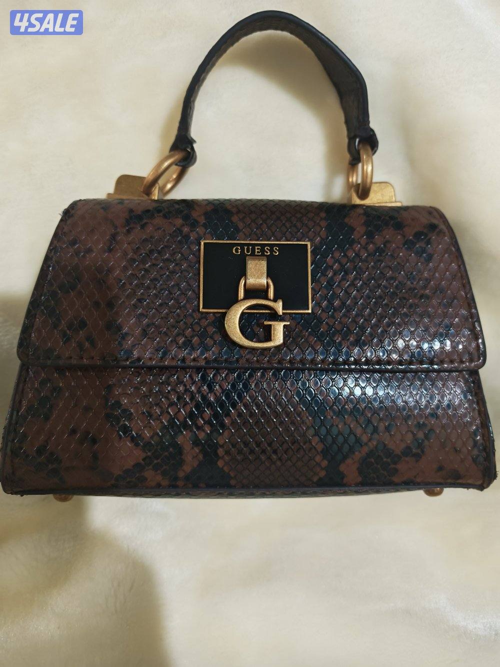 شنطة (جس) شكل جلد الحية لونها جميل3