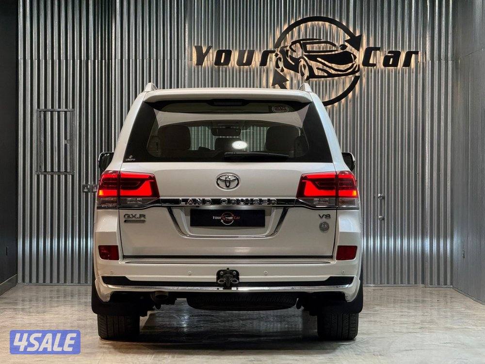 Land cruiser grand touring3