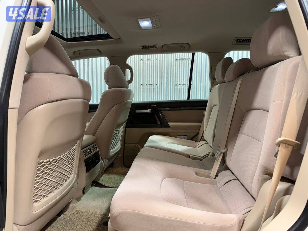 Land cruiser grand touring8