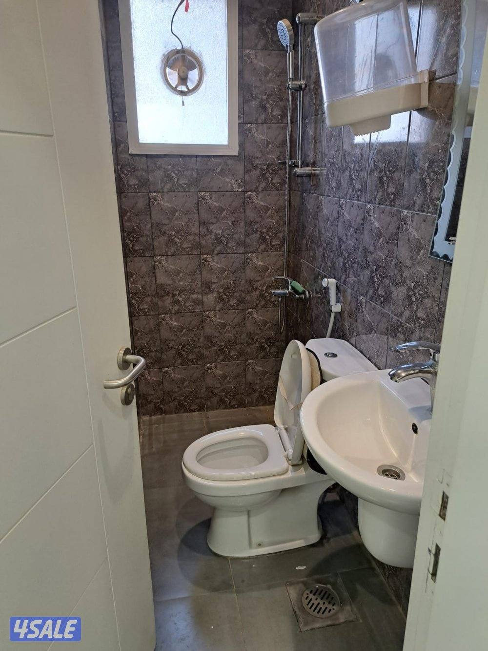 شقة  للايجار تصلح صالون نسائي أو مكتب محاماة أو هندسي او سكن شخصي1