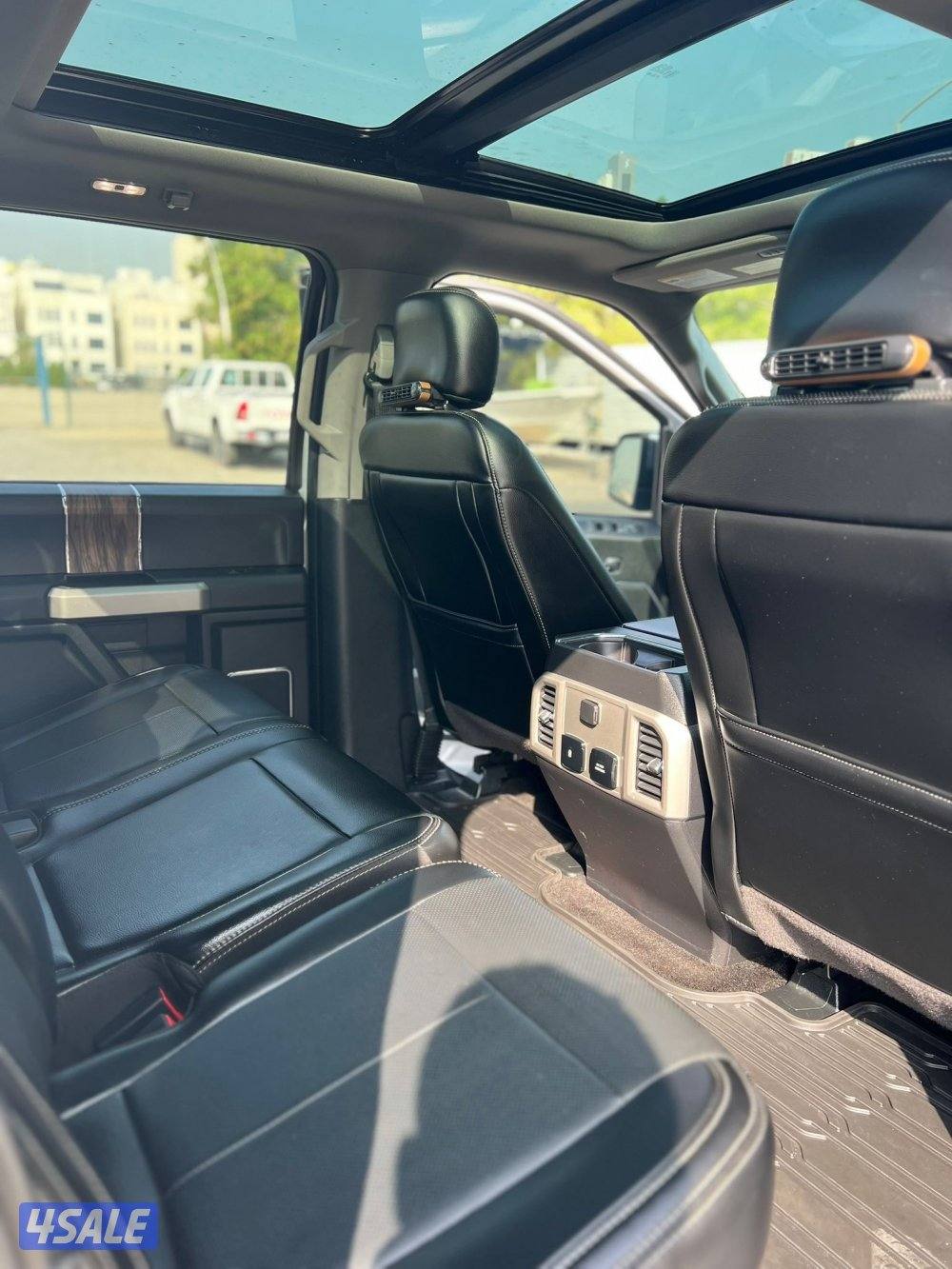 للبيع وانيت فورد لاريت8