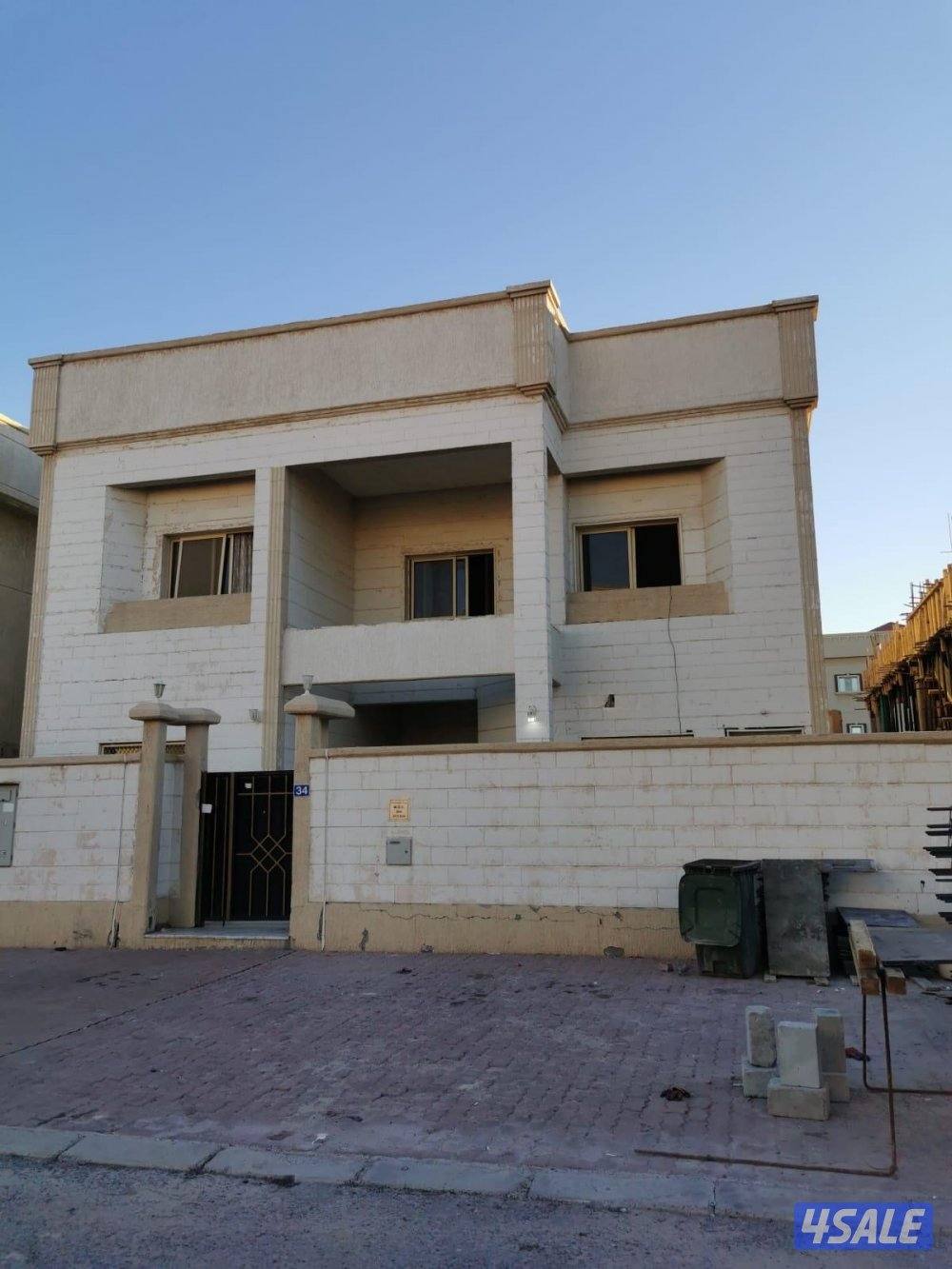 للبيع بيت بسعد العبدالله او بدل بالعاشره0