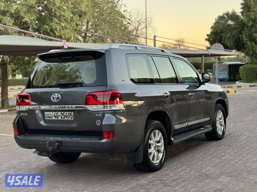 لاند كروز الساير 8 سلندر سيرفس منتظم بحالة الوكالة1