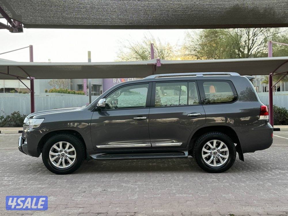 لاند كروز الساير 8 سلندر سيرفس منتظم بحالة الوكالة3