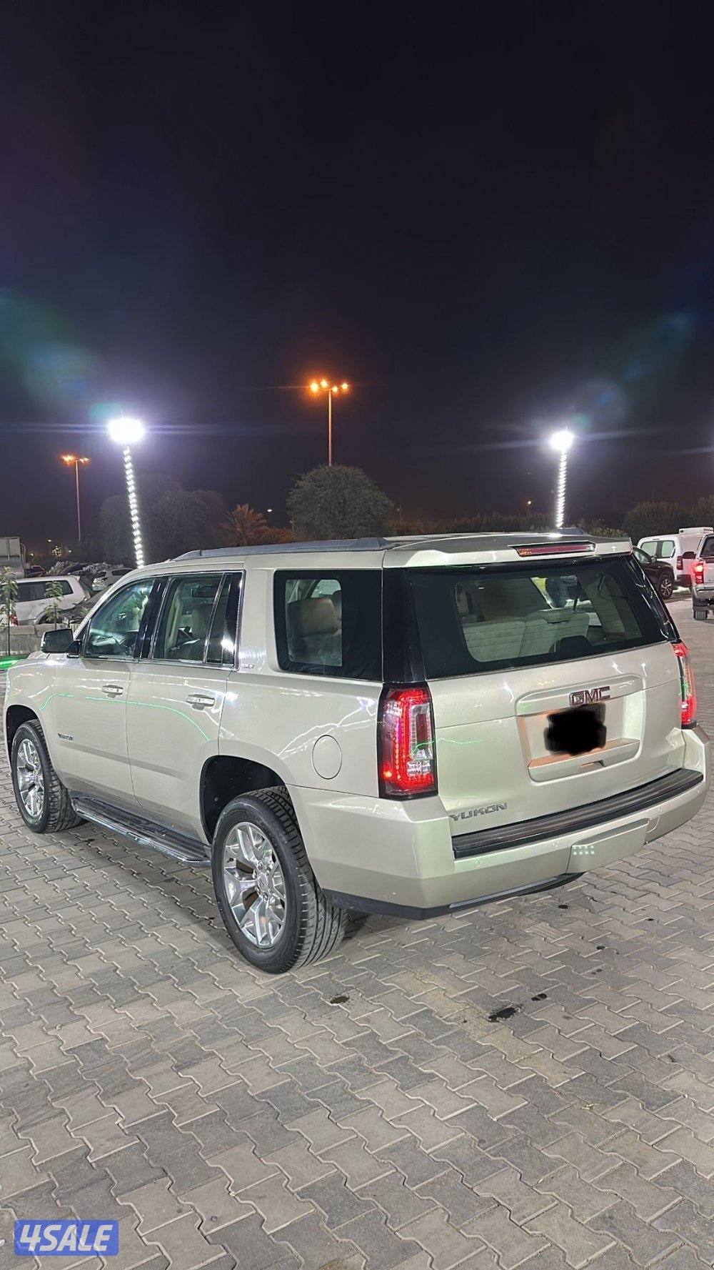 يوكن 2017 SLT كامل المواصفات بحاله فوق الممتازه2