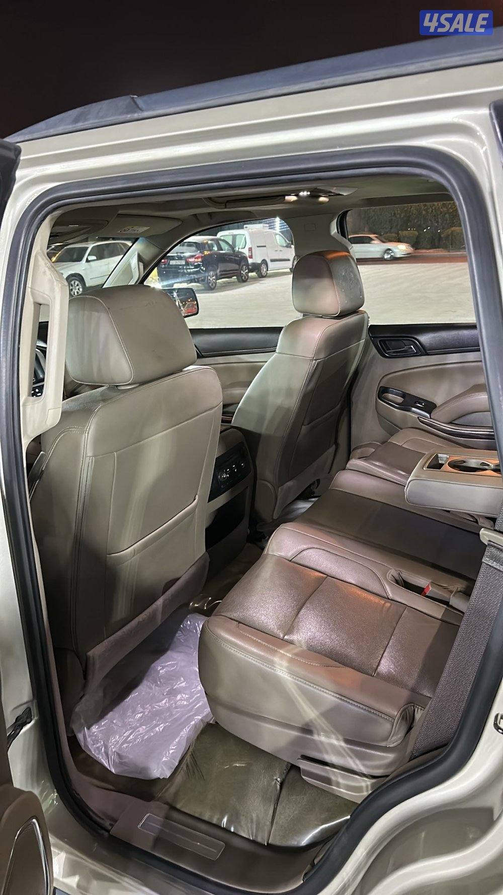 يوكن 2017 SLT كامل المواصفات بحاله فوق الممتازه5