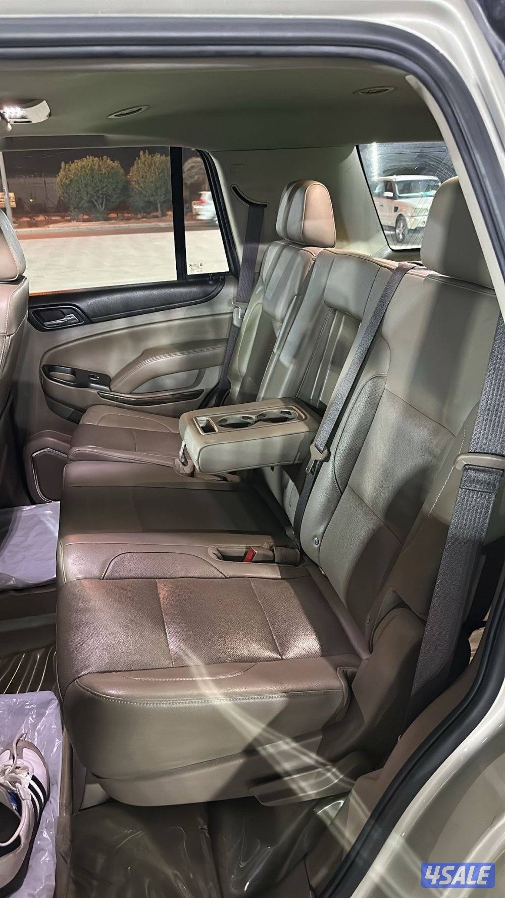 يوكن 2017 SLT كامل المواصفات بحاله فوق الممتازه7