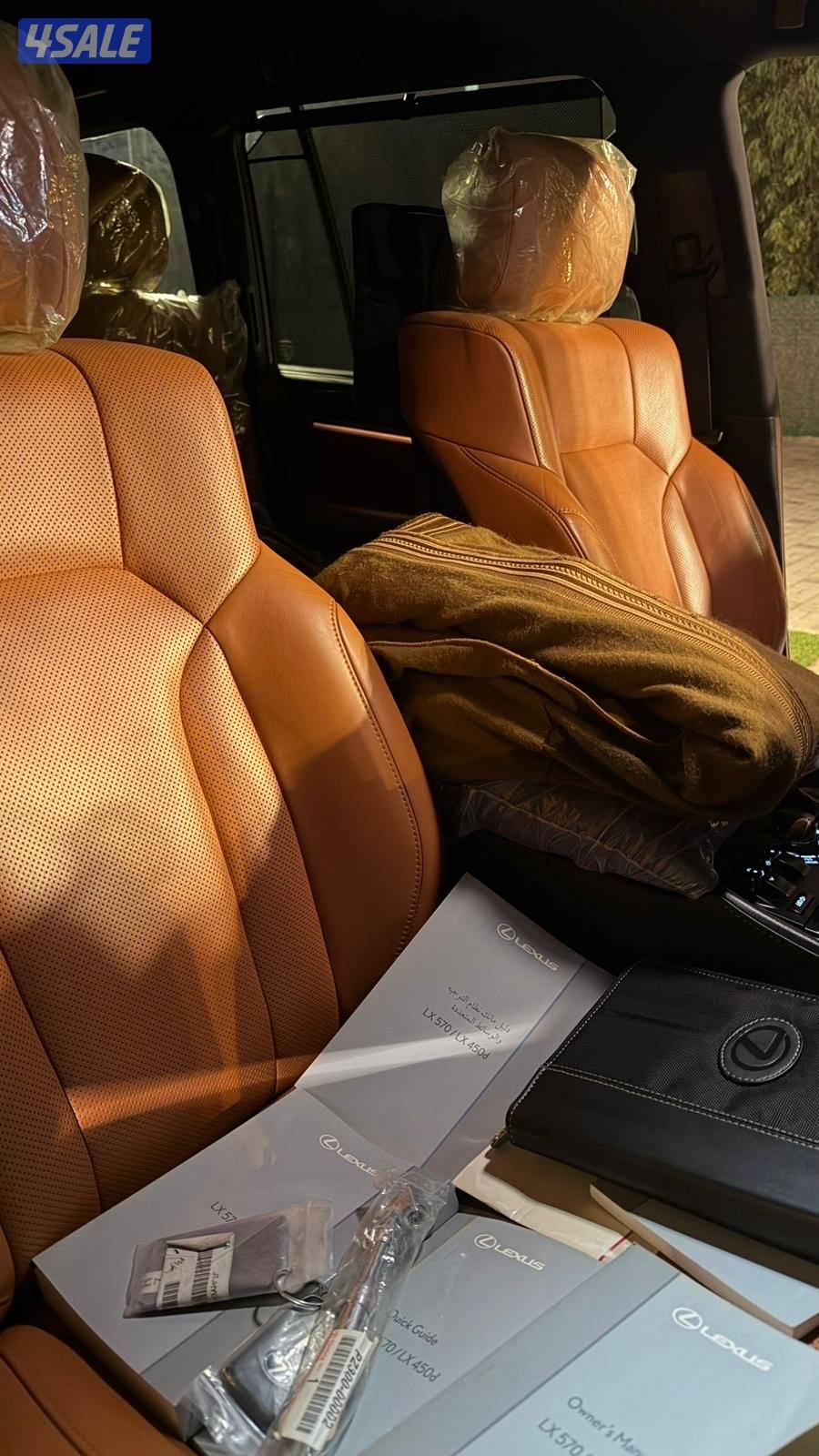 للبيع لكزس موديل 2016 قمه في النظافه ماشي 130 الف4