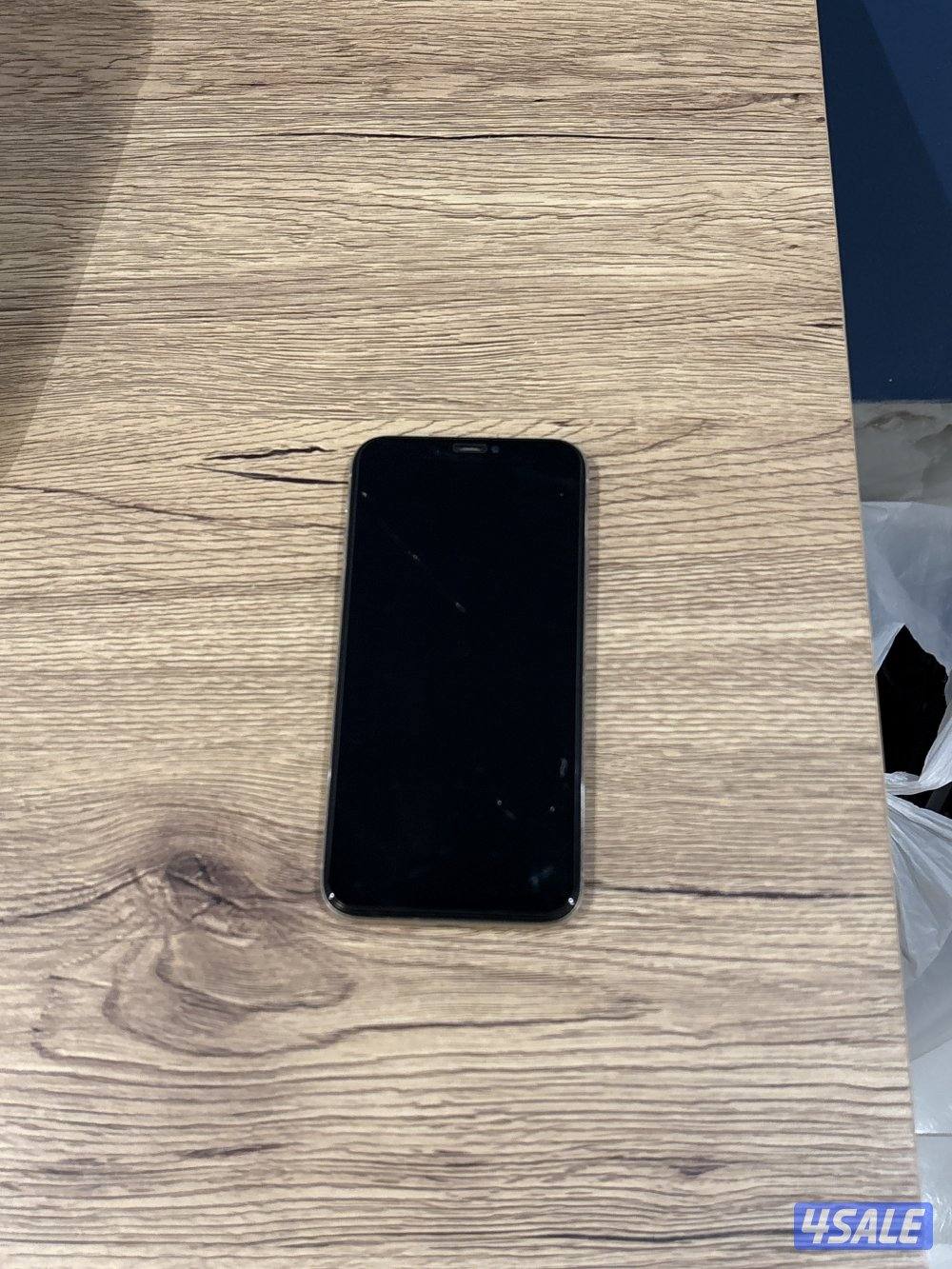 حجم الشاشة ٥.٧ بوصة 64GB مستعمل لون أبيضX أيفون1