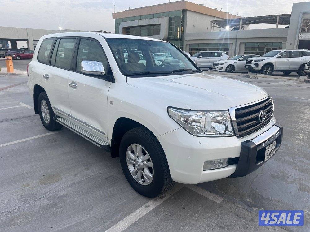 للبيع لاندكروزر GXR v8 وارد الوكالة الساير0